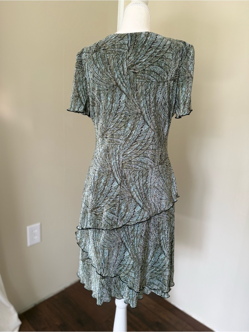 Vintage Midi Dress Green Patterned V-Neck Ruffle Asymmetrical Tiered Shimmer - Picture 8 of 10